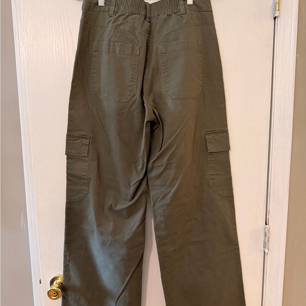 Women’s Wide Leg Olive Cargo Pants - Picture 3 of 3